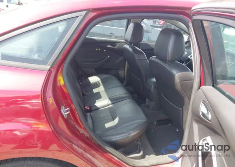 2014 Ford Focus Se z USA, uszkodzony, nr VIN 1FADP3F22EL297811